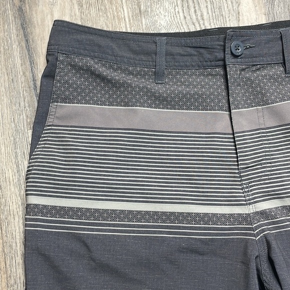 Valor Mens Grey Hybrid shorts, 9” inseam, size 34 - Picture 2 of 9